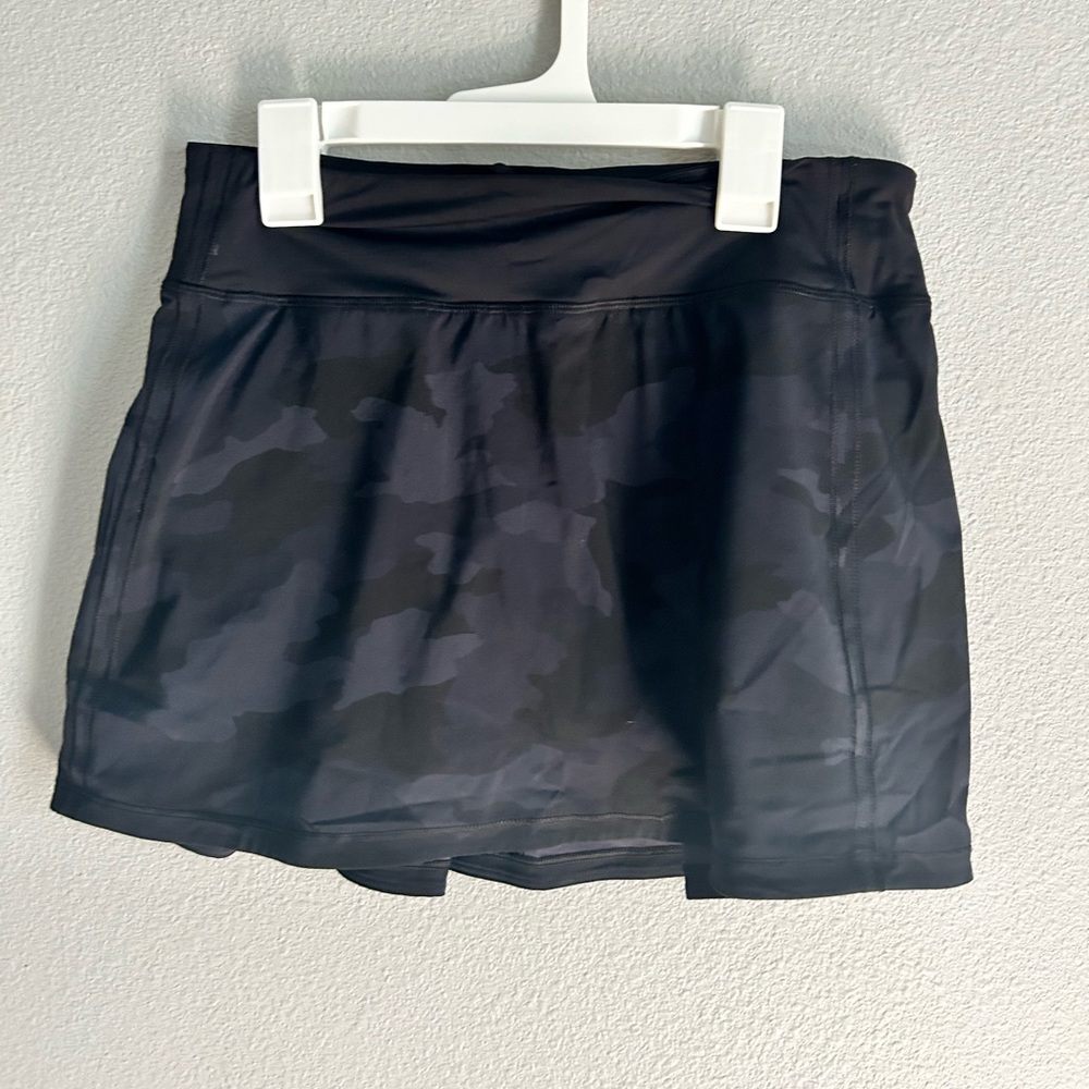 Pace rival skirt black camo size 4